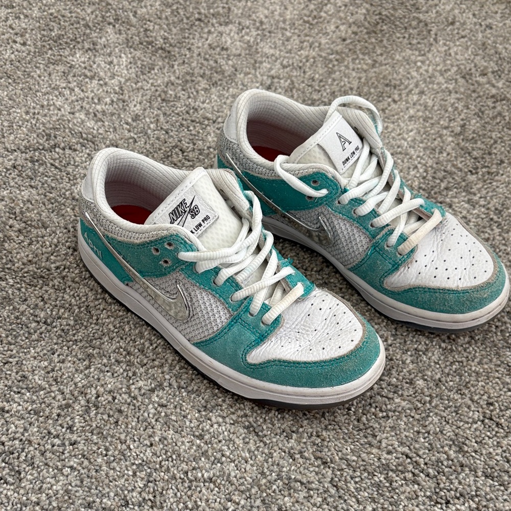 Nike SB Dunk Low in Turquoise and White